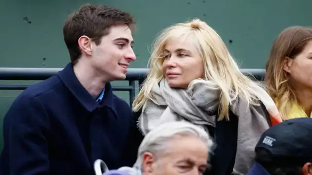 Emmanuelle Béart : moquée à Roland-Garros, elle répond sur Twitter