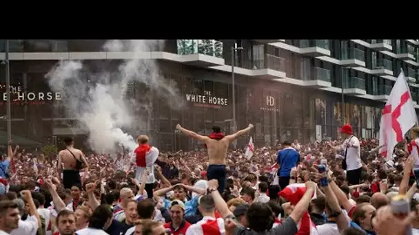 Finale de l'Euro-2021 : des milliers de supporters survoltés près du stade de Wembley