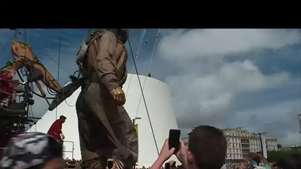 Le Havre : la cadence de la marche du Géant (Royal de Luxe)