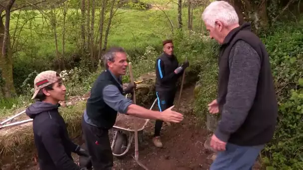 Après la rénovation, il doivent ramener l'eau au moulin