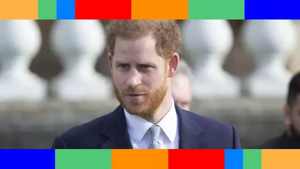 Il les fusillait du regard  cette attitude du prince Harry qui n'est pas passée inaperçue