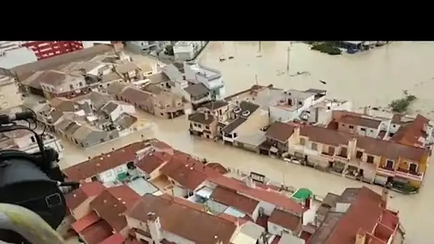 Le Premier ministre espagnol au chevet des sinistrés des inondations