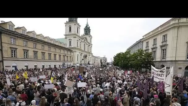 Nouveau décès de femme enceinte : les Polonais manifestent contre la loi anti-IVG