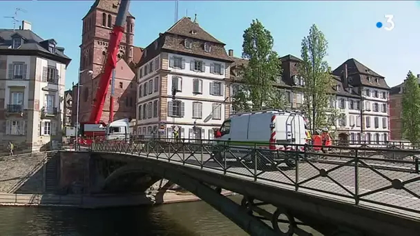 Strasbourg : l&#039;installation de la passerelle de la Glacière a débuté