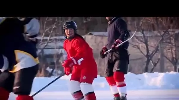 Au Kirghizistan, une équipe de jeunes filles se lance à la conquête du hockey sur glace