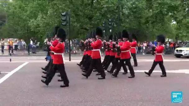 Au palais de Buckingham, première relève de la garde depuis le début de la pandémie