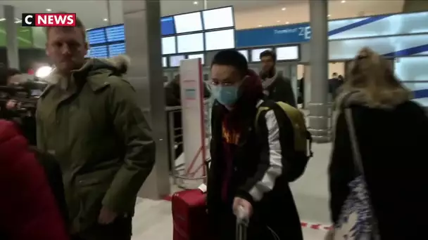 Coronavirus : les passagers du dernier vol en provenance de Wuhan à Roissy