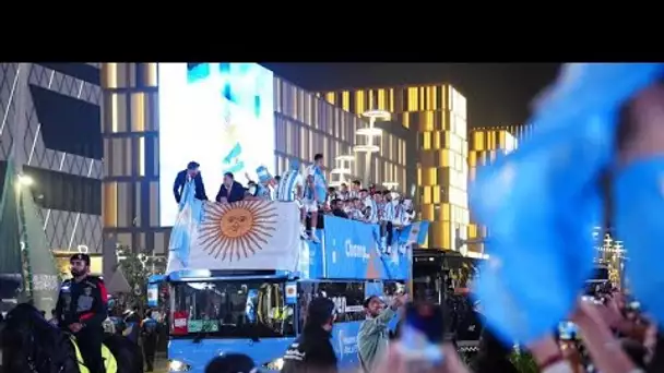 [No Comment] Mondial 2022 : la parade triomphale des Argentins à Doha
