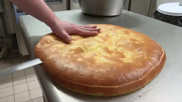 A Dunkerque la galette des rois beurree pour l Epiphanie 1