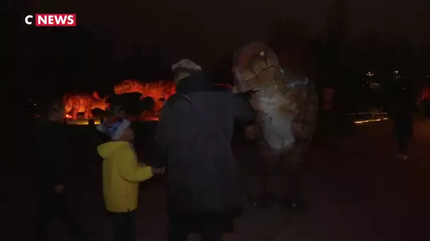 Des dinosaures ont envahi les allées du jardin d'acclimatation