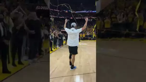 Western Conference Champions @Golden State Warriors receive The Oscar Robertson Trophy!