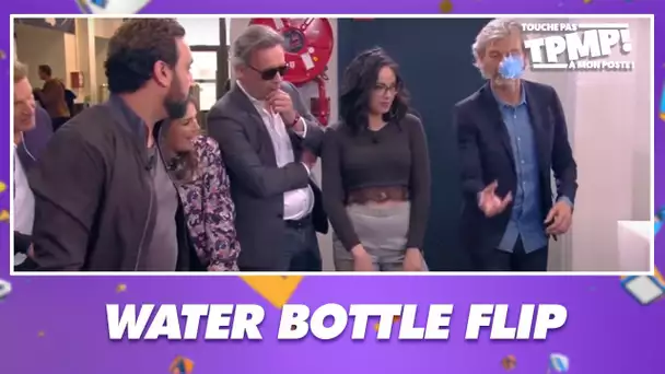 Les chroniqueurs s'essayaient au water bottle flip challenge