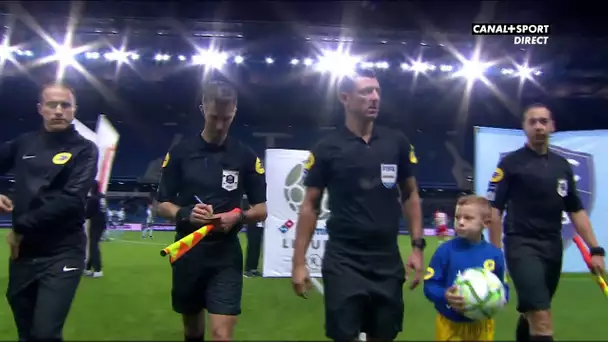 Pourquoi l'arbitre de Le Havre / Nancy portait-il un badge FIFA ?