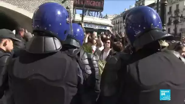 Malgré la police, nouvelle manifestation à Alger contre un cinquième mandat de Bouteflika