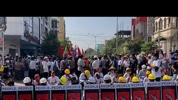 Birmanie : la police bloque les manifestants anti-coup d'État à Mandalay