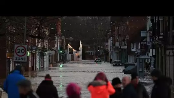 La tempête Dennis s'abat sur le Royaume-Uni et La France