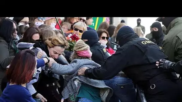 Minsk : des centaines d'arrestations, une marche de femmes sévèrement réprimée