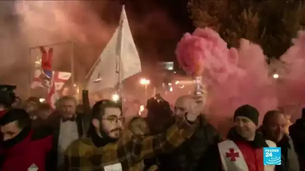 Géorgie: la police disperse les manifestants avec des canons à eau