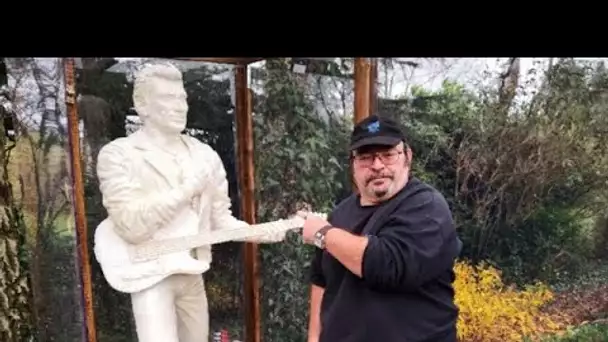 Calvados : il réalise une statue grandeur nature de Johnny Hallyday dans son jardin