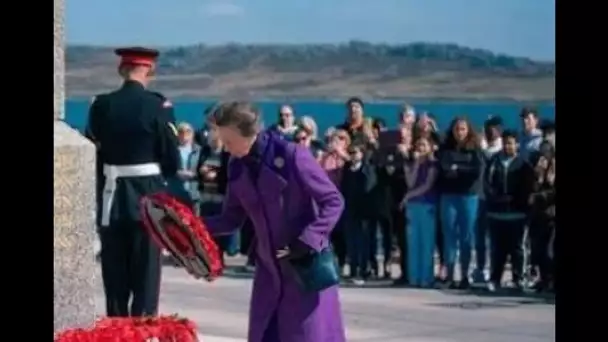 La princesse Anne saluée comme "crédit au pays" lors de la visite aux Malouines avec Sir Tim Laurenc