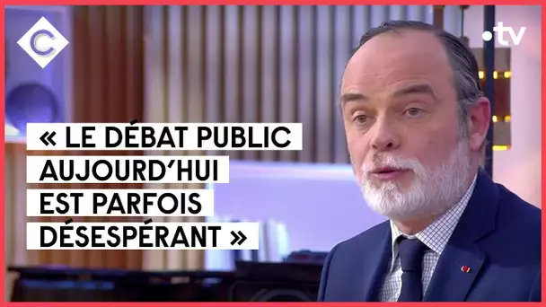 Ukraine, pouvoir d'achat, extrême droite et pandémie avec Edouard Philippe -  C à Vous - 08/02/2022