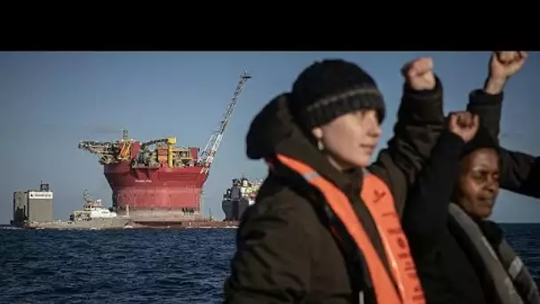 "Arrêtez de forer, commencez à payer" : action de Greenpeace sur une plateforme de Shell