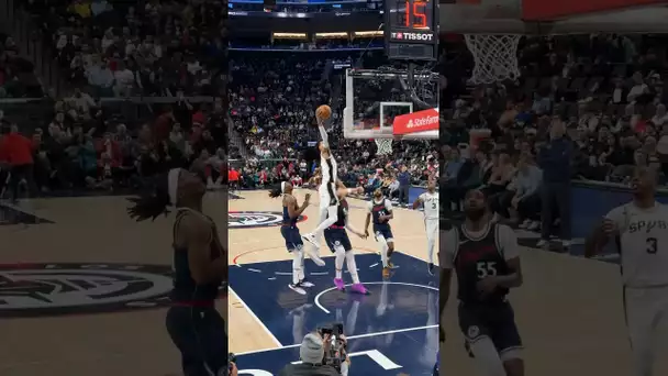 CP3 finds Wemby for an UNREAL one-handed oop!