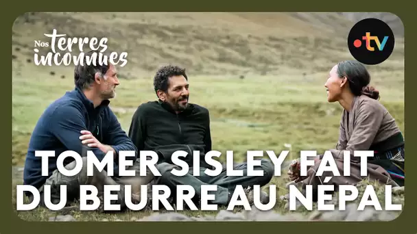 Tomer Sisley découvre la traite des chèvres et comment faire du beurre au Népal en terre inconnue