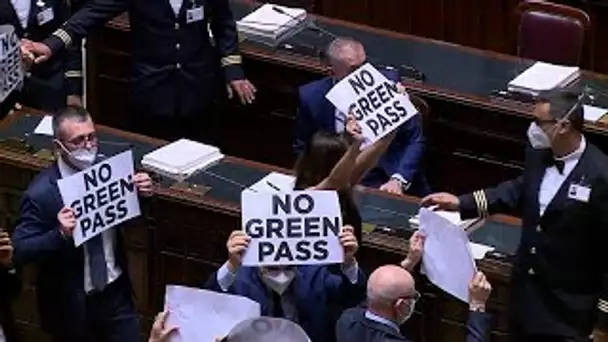 Italie : Des députés opposés au pass sanitaire manifestent dans l'hémicycle