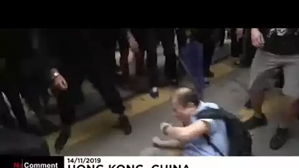 Un homme manque d'être lynché par les manifestants à Hong Kong