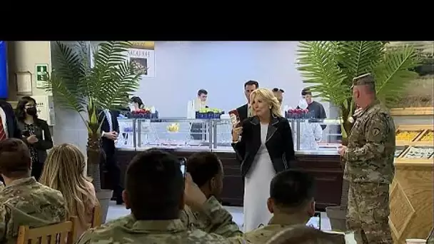 La First Lady Jill Biden rencontre des soldats américains en Roumanie