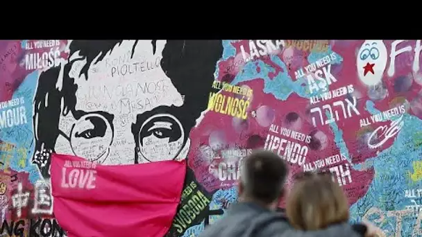 Prague : l'emblématique "mur John Lennon" repeint par des artistes européens