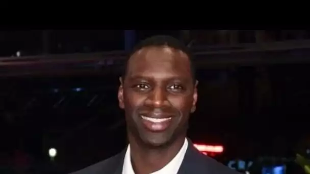 Omar Sy incognito dans le métro parisien pour la promotion de Lupin