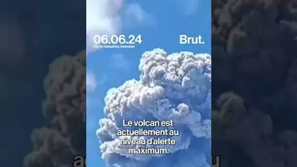 Impressionnante éruption du volcan Ibu en Indonésie 🌋