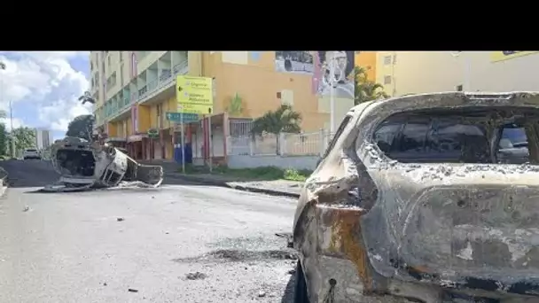 Grève générale, blocages routiers et coups de feu dans les Antilles françaises