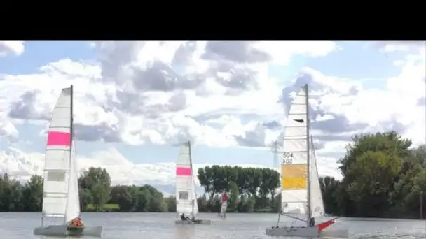 Des catamarans naviguent sur la Saône : 9H50 le matin