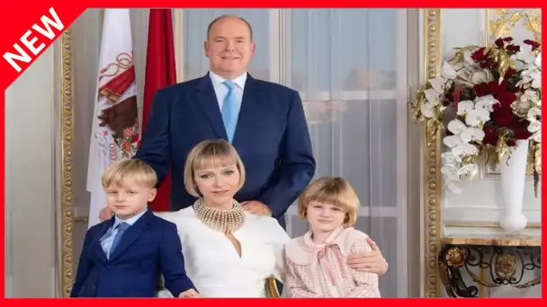 ✅  Albert de Monaco, Charlene et leurs enfants radieux sur leur nouveau portrait officiel