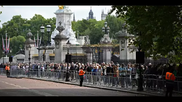 «Mon cœur s'est arrêté de battre» : forte émotion devant le cercueil de la reine Elizabeth II