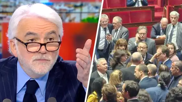 "L'impression d'être dans un vestiaire..." : Pascal Praud réagit à l'altercation à l'Assemblée