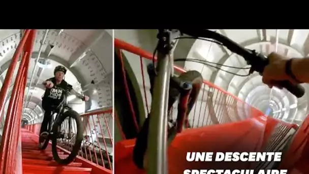 Il dévale les marches de l'Atomium de Bruxelles à vélo pour la bonne cause