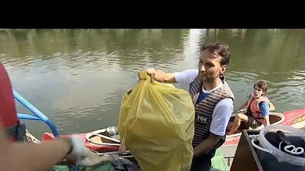 Qui nettoiera le plus vite la rivière ? En Hongrie, départ d'une course navale vertueuse