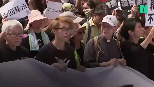 Rassemblement massif à Hong Kong malgré le recul du gouvernement