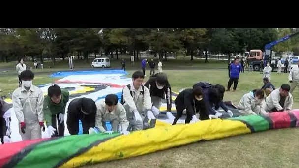 No Comment : au Japon, le koinobori géant de Kazo fait sa sortie annuelle