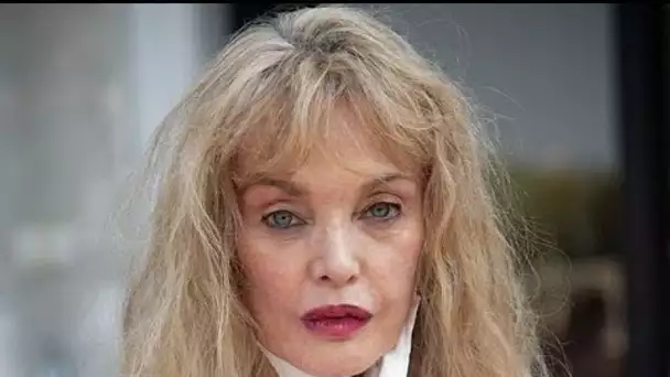 Arielle Dombasle complètement dévastée : son acolyte est décédé à l'âge de 50...