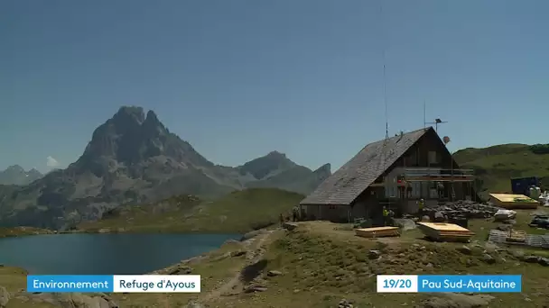 Pyrénées: toilettes sèches au refuge d'Ayous, en Béarn.