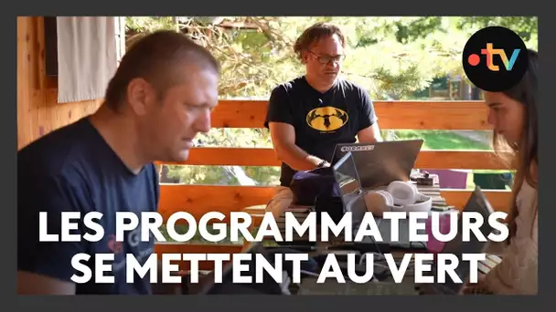 Des spécialistes de la programmation et de la cybersécurité au camping