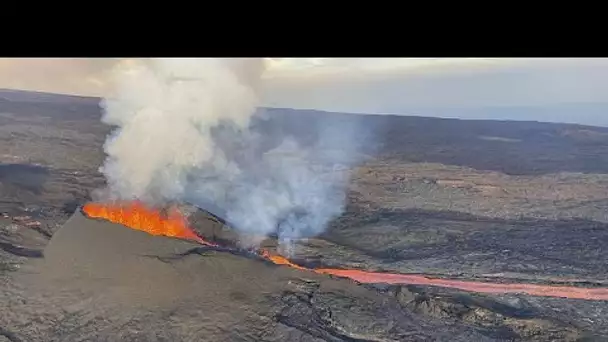 À Hawaï, la lave du Mauna Loa menace une route importante