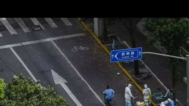 Covid-19 : Shanghaï toujours confinée, heurts entre habitants et policiers
