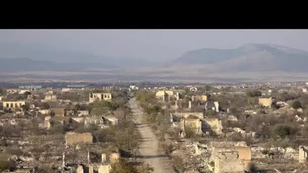 Les villes fantômes du Haut-Karabakh, les orphelins d'Ebola en RDC, l'Allemagne prête pour le vaccin