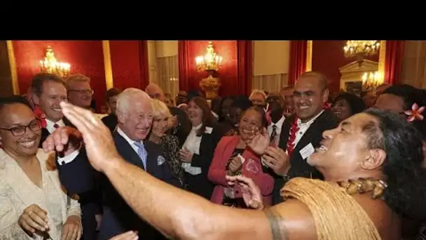 No Comment. Le roi danse ! Charles III s'essaie à la danse samoane